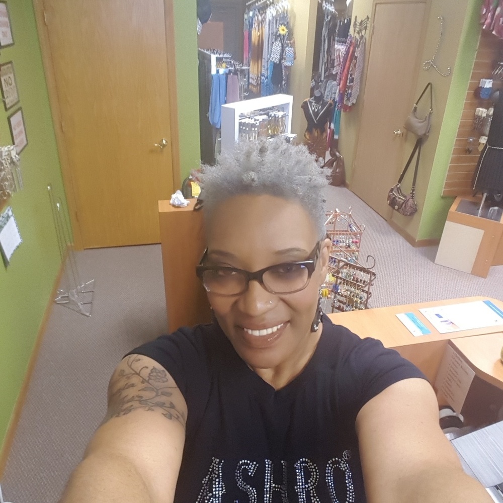 Meet your Posher, Latonia